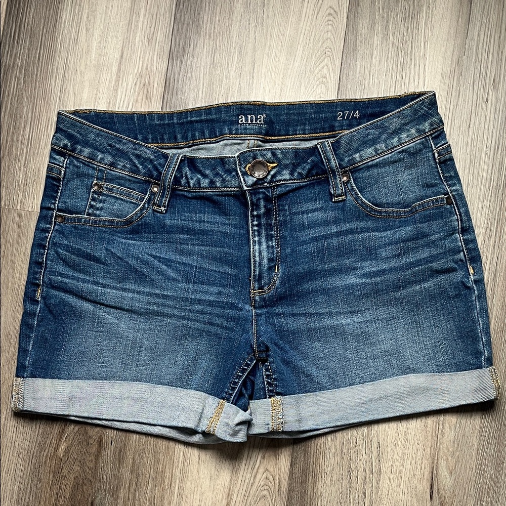 a.n.a Women's Medium Blue Rolled Hem Denim Shorts